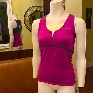 USA Pro 💪🏼 NWT scoop neck razor style back tank top. New & ready for the gym!